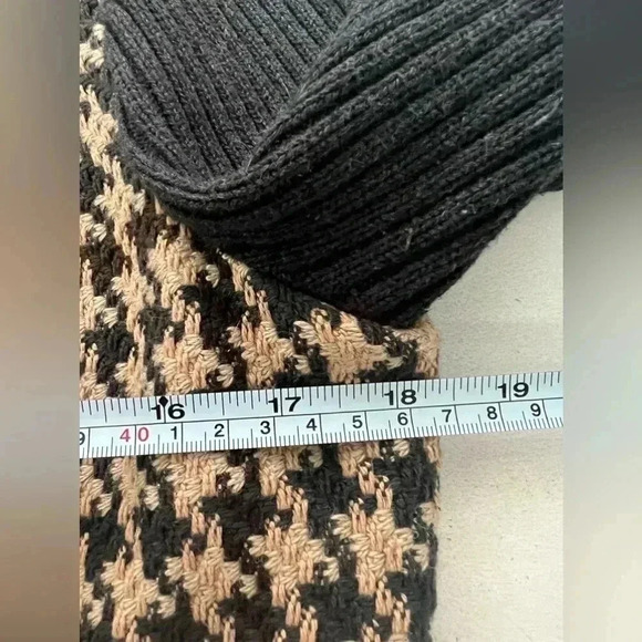 CAbi women's houndstooth tweed zip front cropped jacket
Sz 4 - Picture 14 of 16